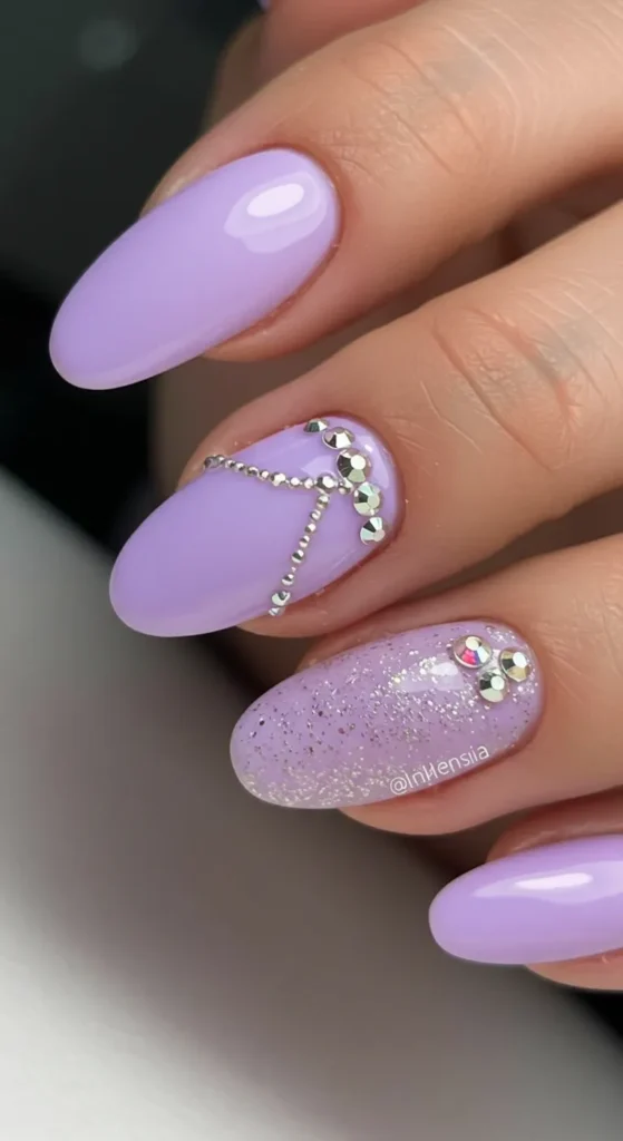 Soft Lilac with Rhinestones nails